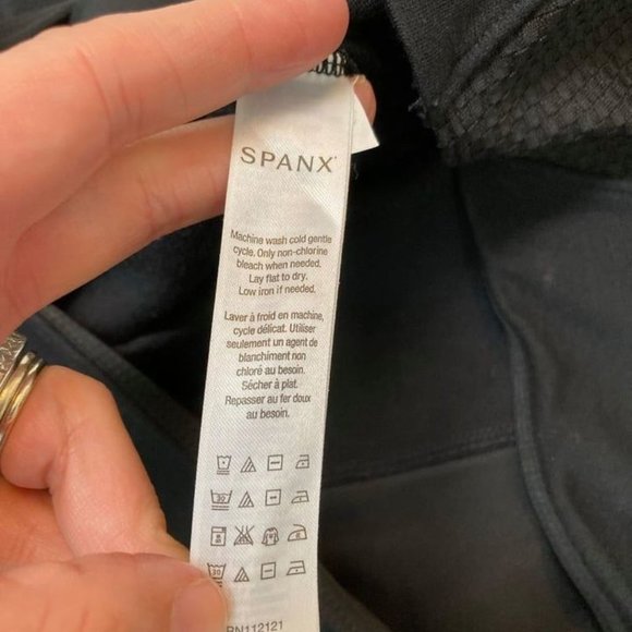SPANX Black Textured Panel Leggings. Size XL - Picture 4 of 7